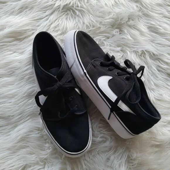 Nike Shoes - Picture 1 of 7